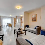 Appartement 100m To A Spacious Apartm