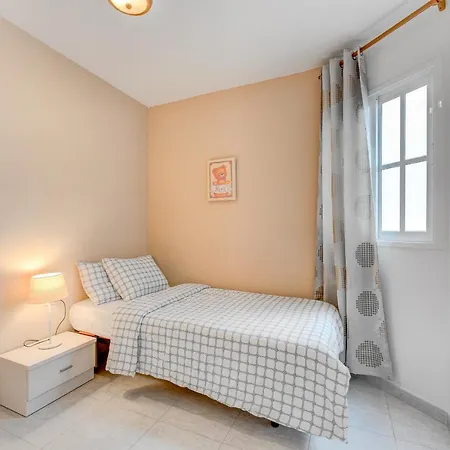 Lägenhet 100m To A Spacious Apartm