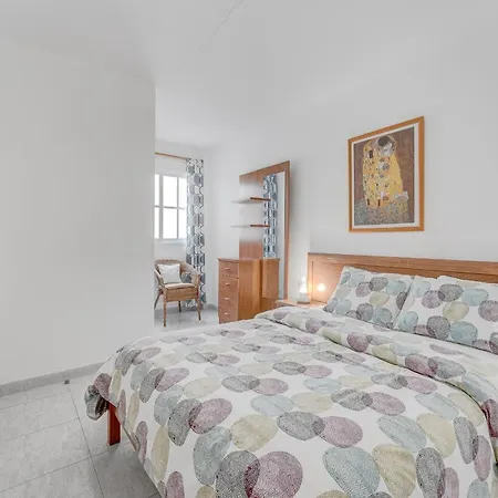 100m To A Spacious Apartm アパート プラヤ・デ・サン・ファン