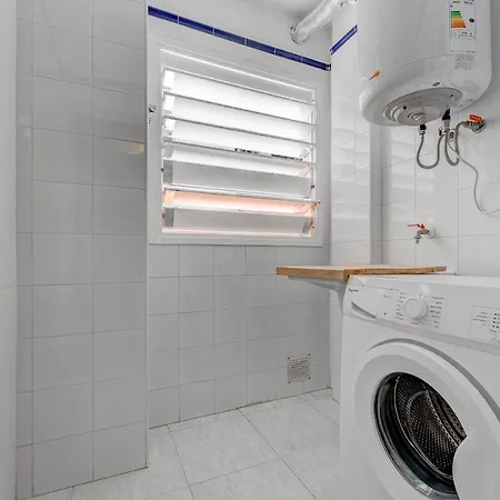 100m To A Spacious Apartm