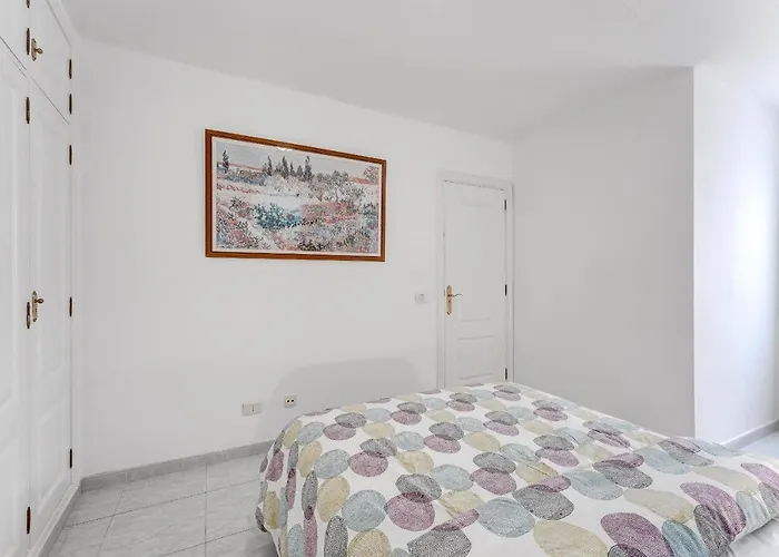 100m To A Spacious Apartm Apartman Playa de San Juan