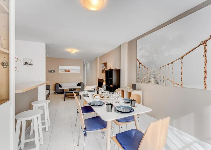 100m To A Spacious Apartm 公寓 *