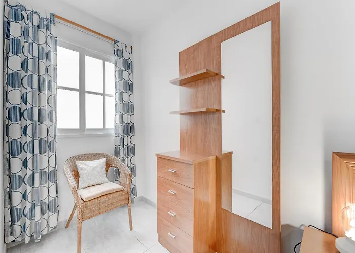 100m To A Spacious Apartm * 圣胡安海滩